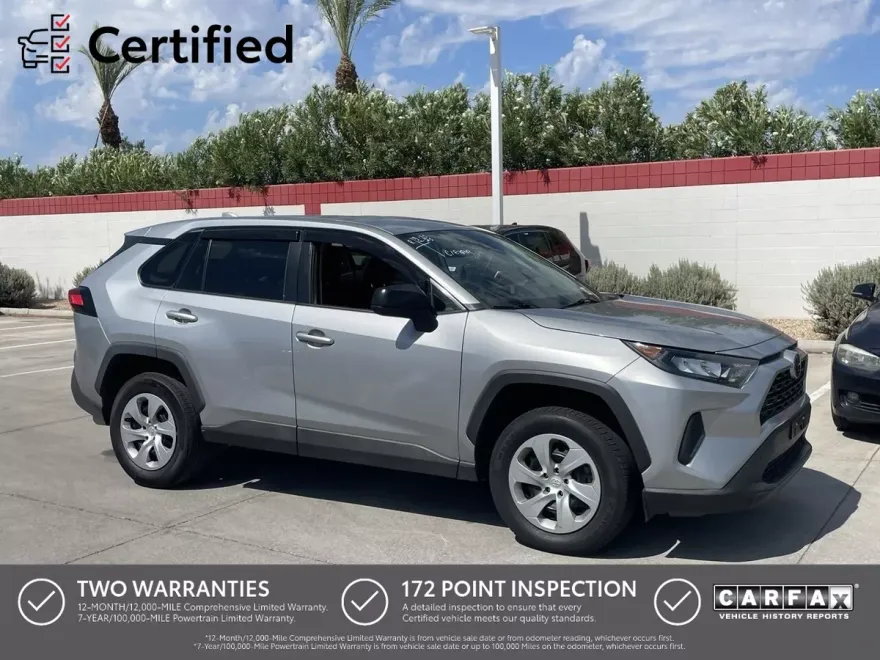 2022 Toyota RAV4 LE photo 1