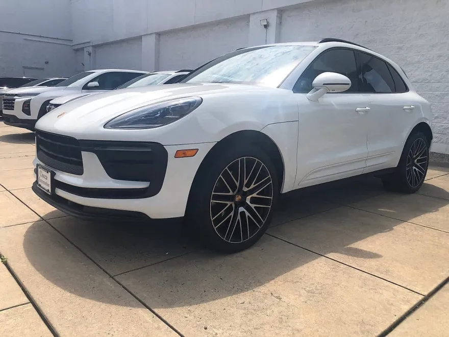 2022 Porsche Macan Base photo 1