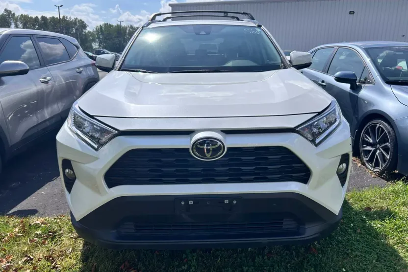 2021 Toyota RAV4 XLE Premium photo 1