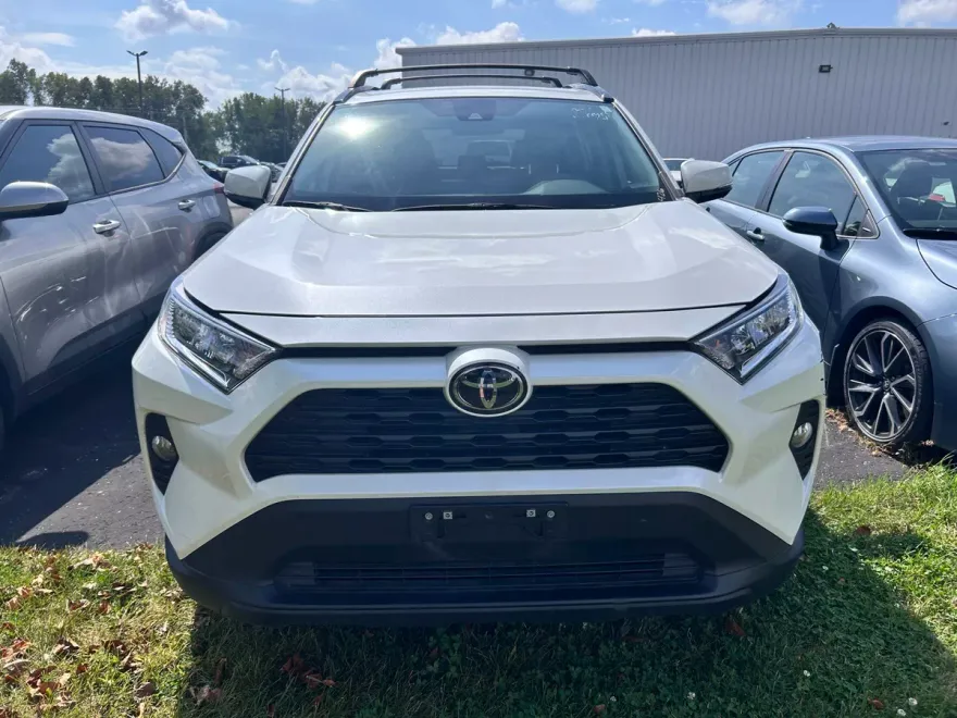 2021 Toyota RAV4 XLE Premium photo 1
