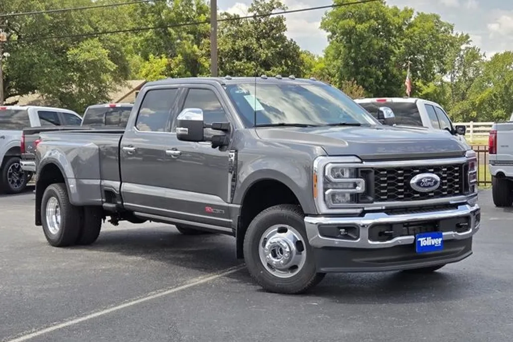 2025 Ford F-350 Lariat photo 1