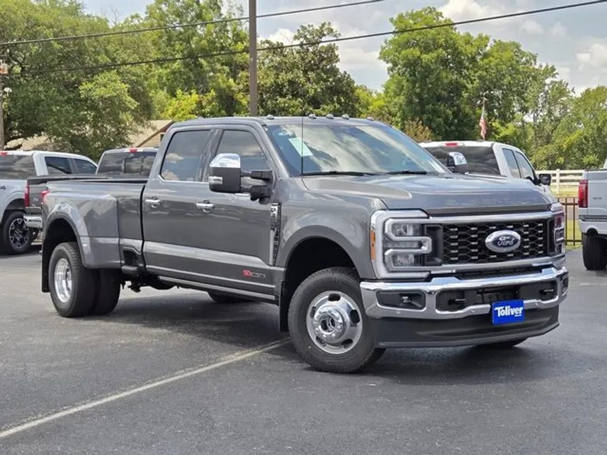2025 Ford F-350 Lariat photo 1