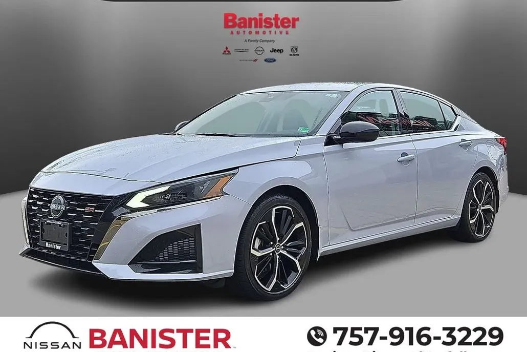 2025 Nissan Altima SR photo 1