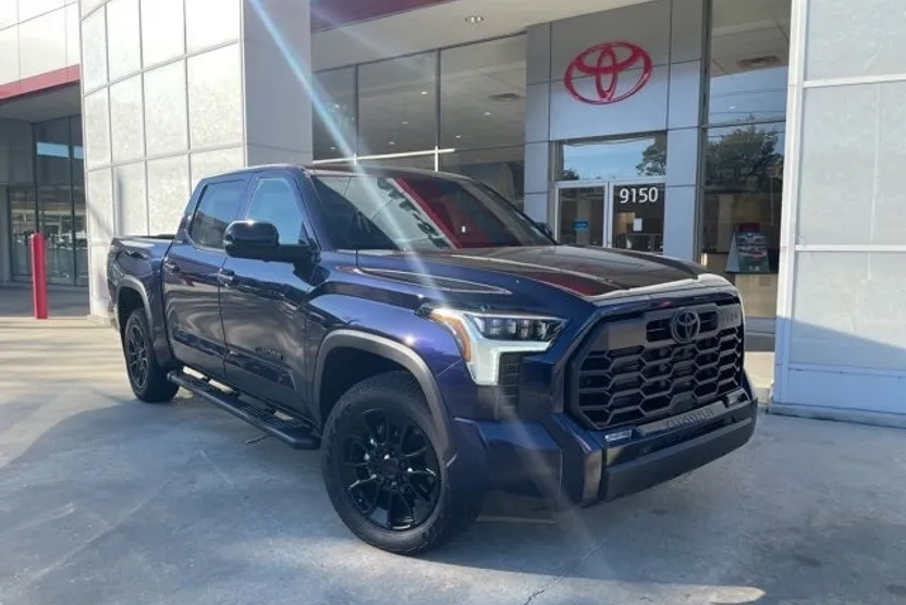 2025 Toyota Tundra Limited photo 1