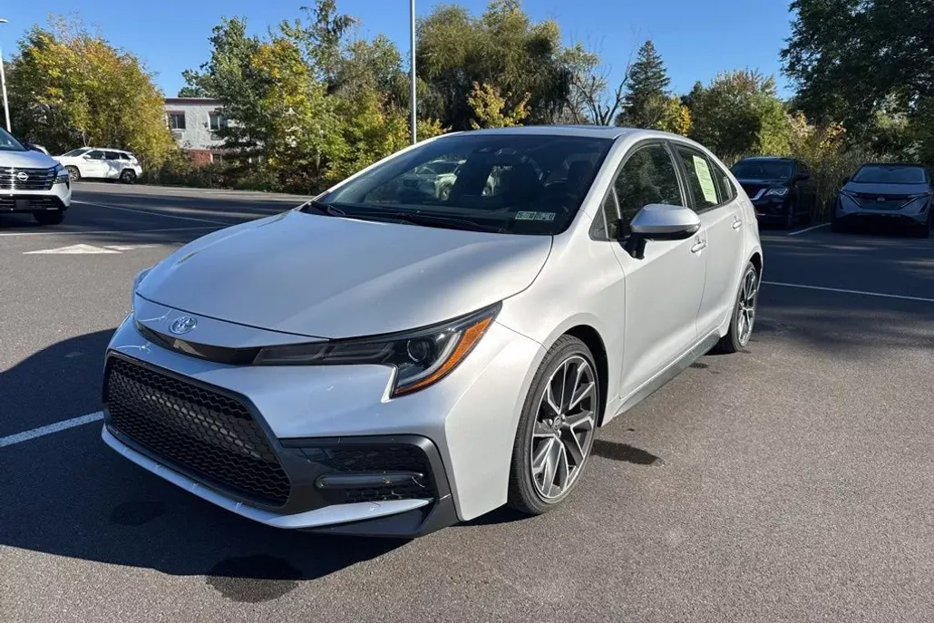 2022 Toyota Corolla SE photo 1