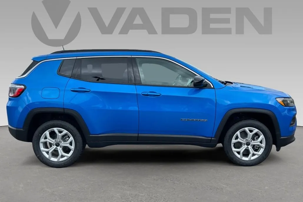 2025 Jeep Compass Latitude photo 1