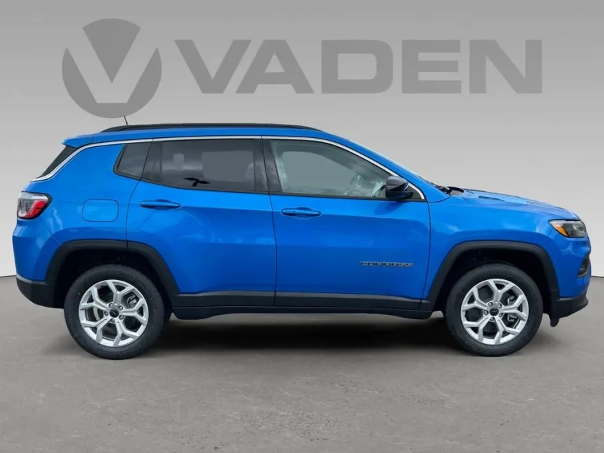 2025 Jeep Compass Latitude photo 1