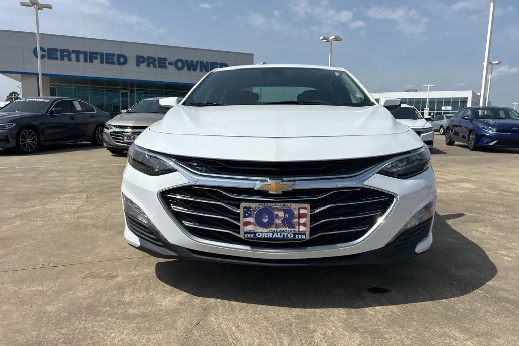 2023 Chevrolet Malibu 1LT photo 1