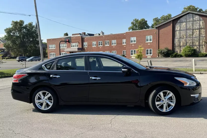 2015 Nissan Altima 2.5 SV photo 1