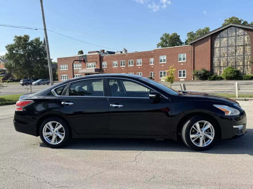 2015 Nissan Altima 2.5 SV photo 1