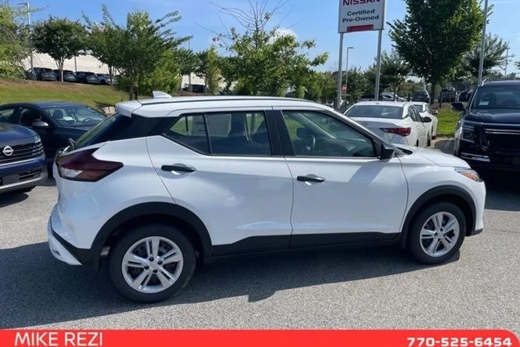 2025 Nissan Kicks Play S photo 1