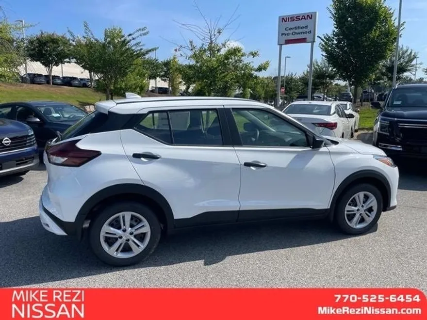 2025 Nissan Kicks Play S photo 1