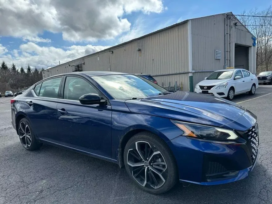 2023 Nissan Altima 2.5 SR photo 1