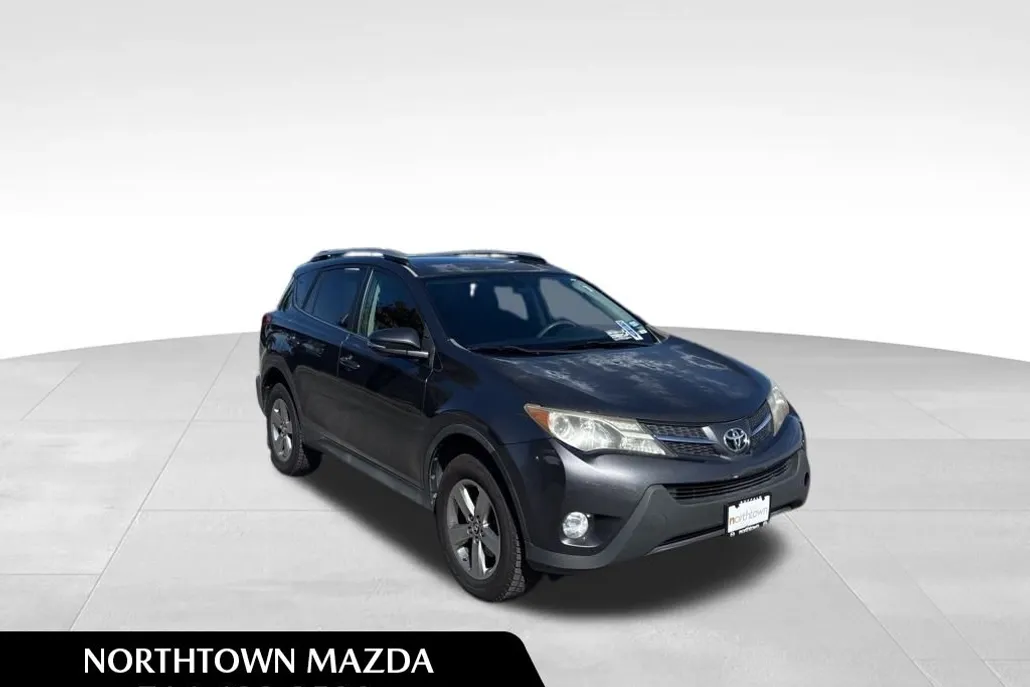 2015 Toyota RAV4 XLE photo 1