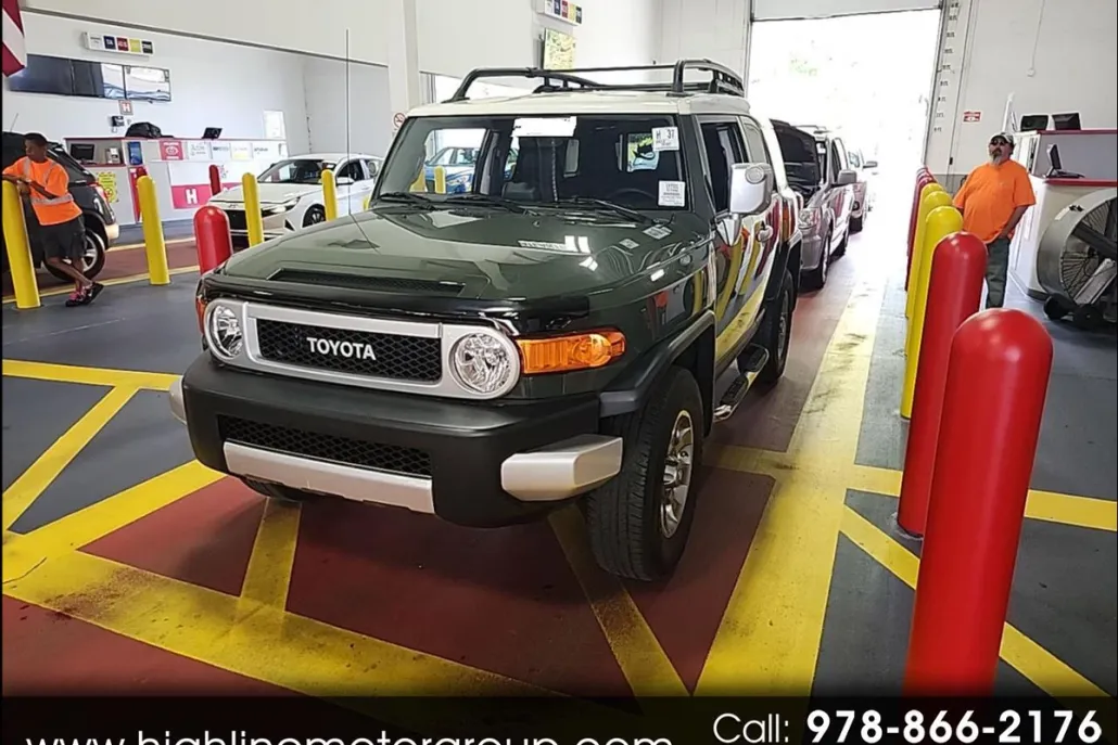 2013 Toyota FJ Cruiser Base photo 1