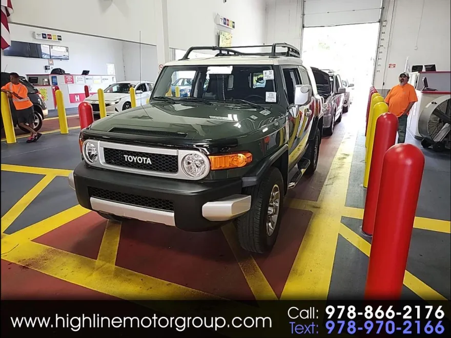 2013 Toyota FJ Cruiser Base photo 1
