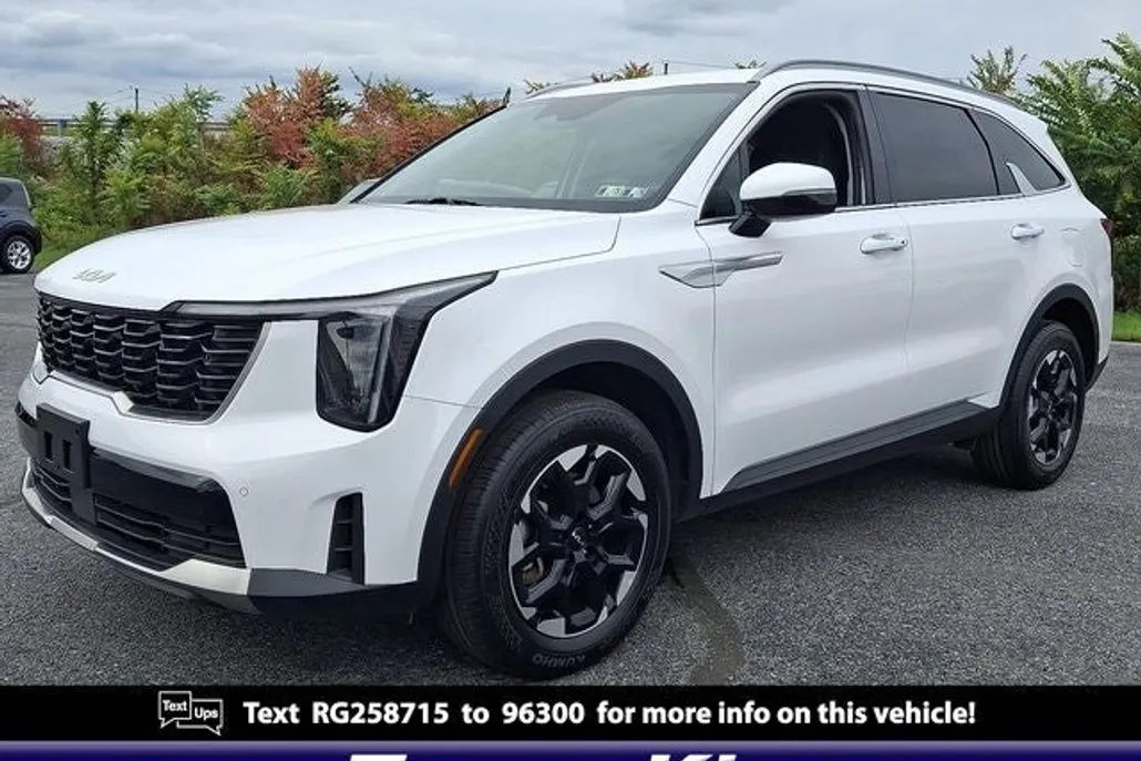 2024 Kia Sorento S photo 1