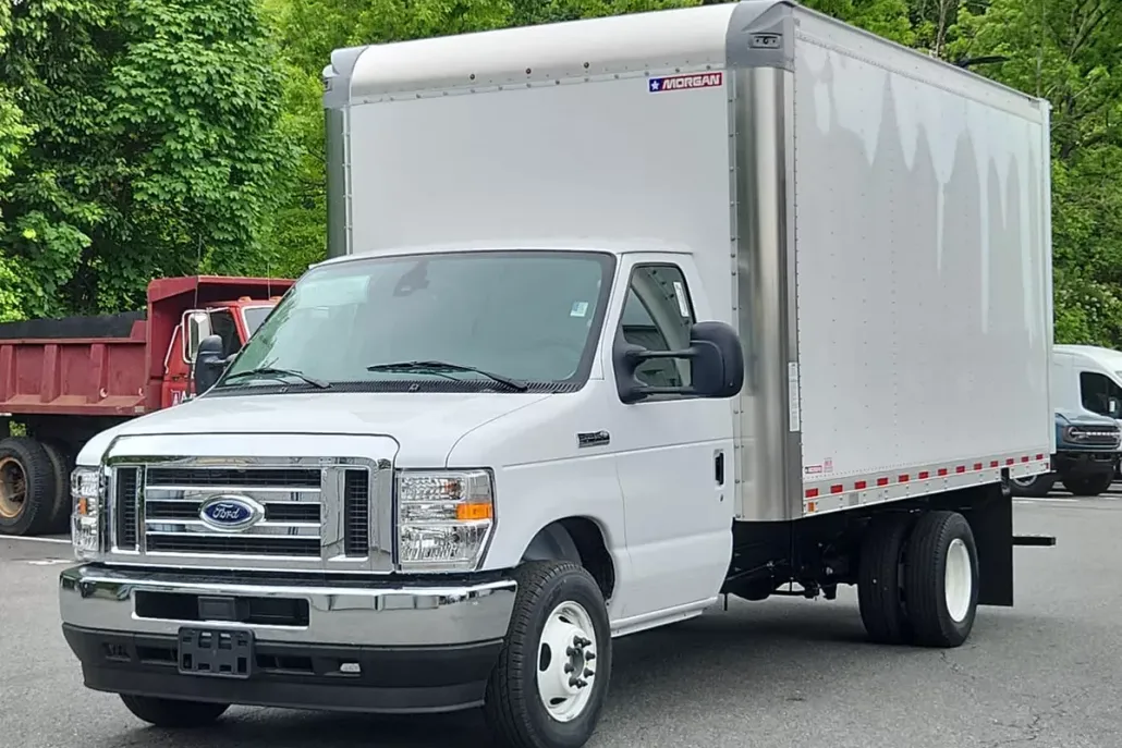 2025 Ford E-350 photo 1