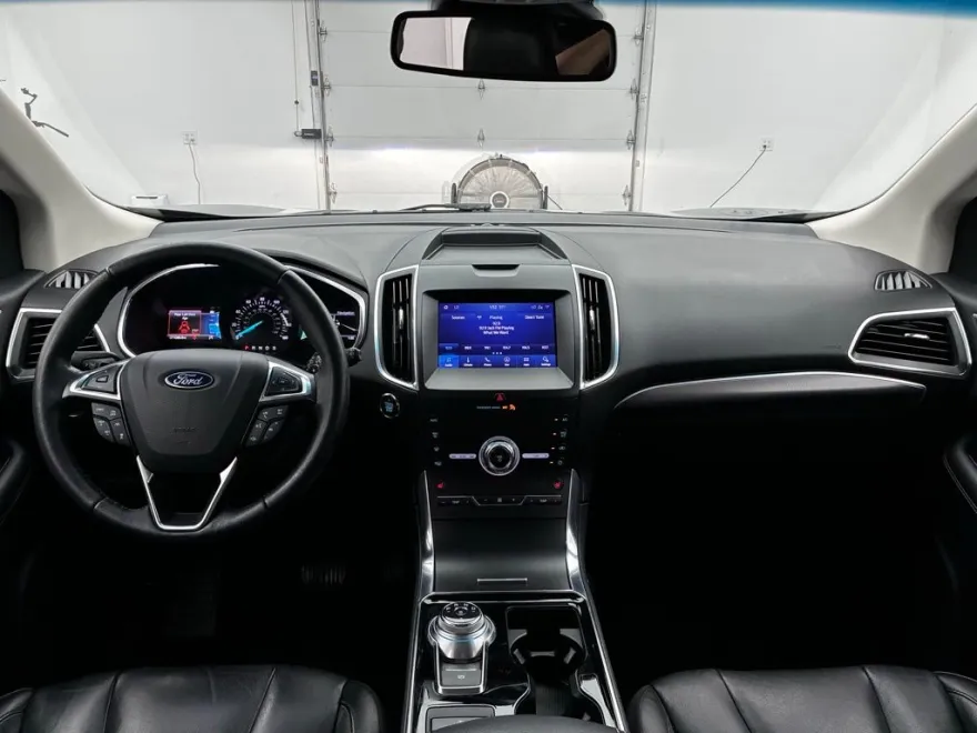 2020 Ford Edge Titanium photo 1