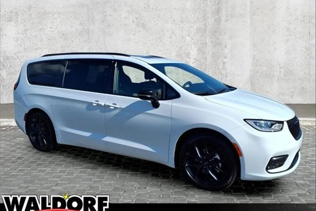2025 Chrysler Pacifica Limited photo 1