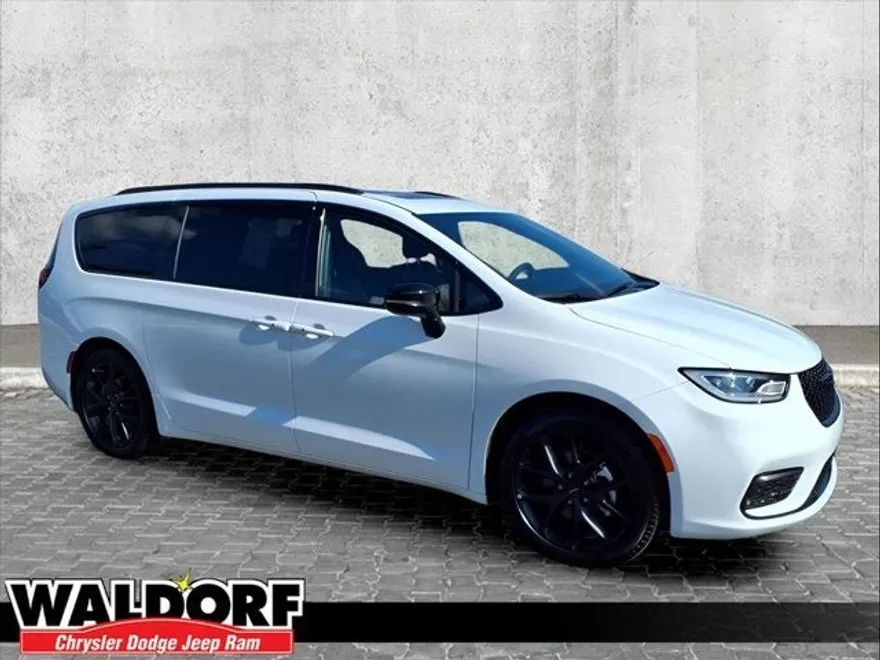 2025 Chrysler Pacifica Limited photo 1