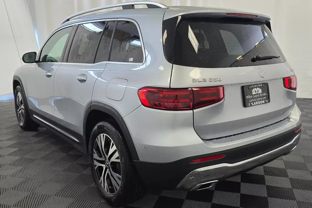 2025 Mercedes Benz GLB 250 4MATIC photo 1