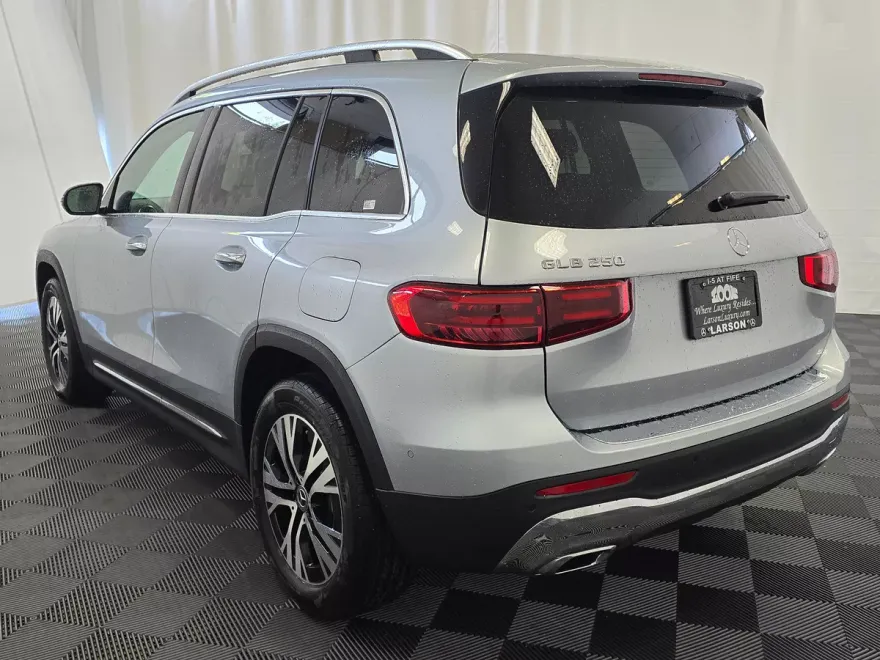 2025 Mercedes Benz GLB 250 4MATIC photo 1