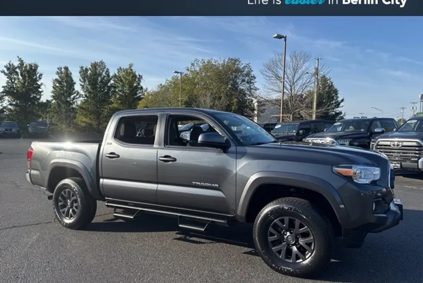 2022 Toyota Tacoma SR5 photo 1