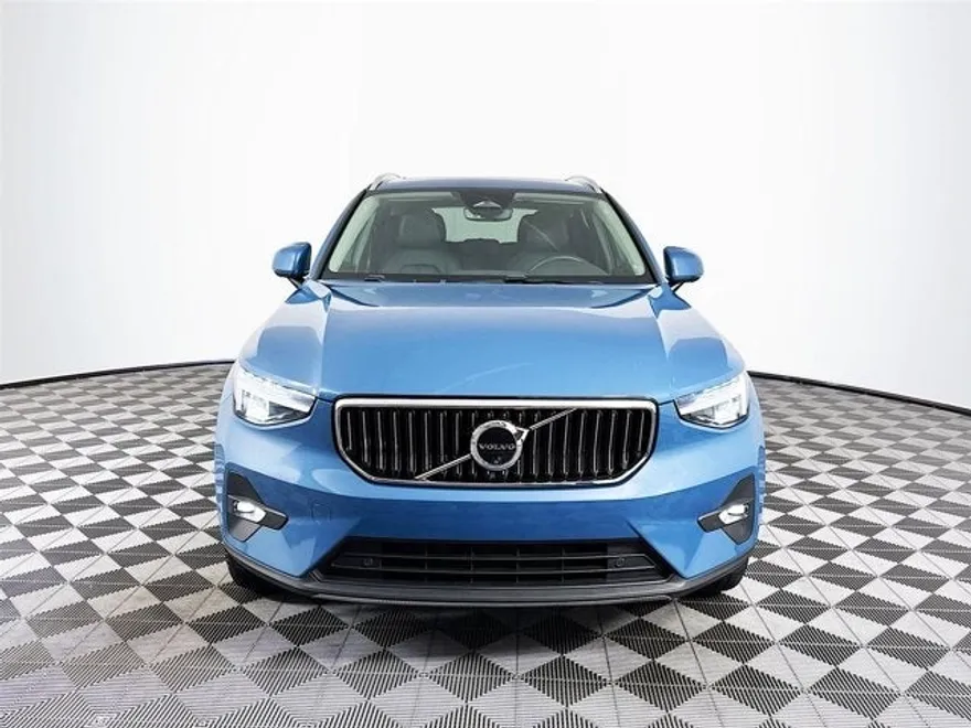 2024 Volvo XC40 Plus photo 1