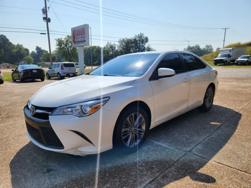 2017 Toyota Camry XLE XSE photo 1