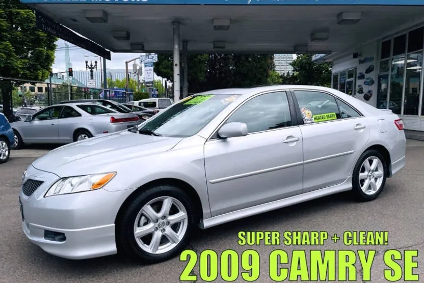 2009 Toyota Camry SE photo 1
