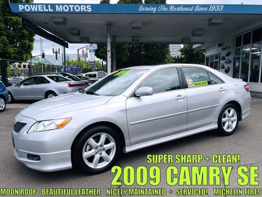 2009 Toyota Camry SE photo 1
