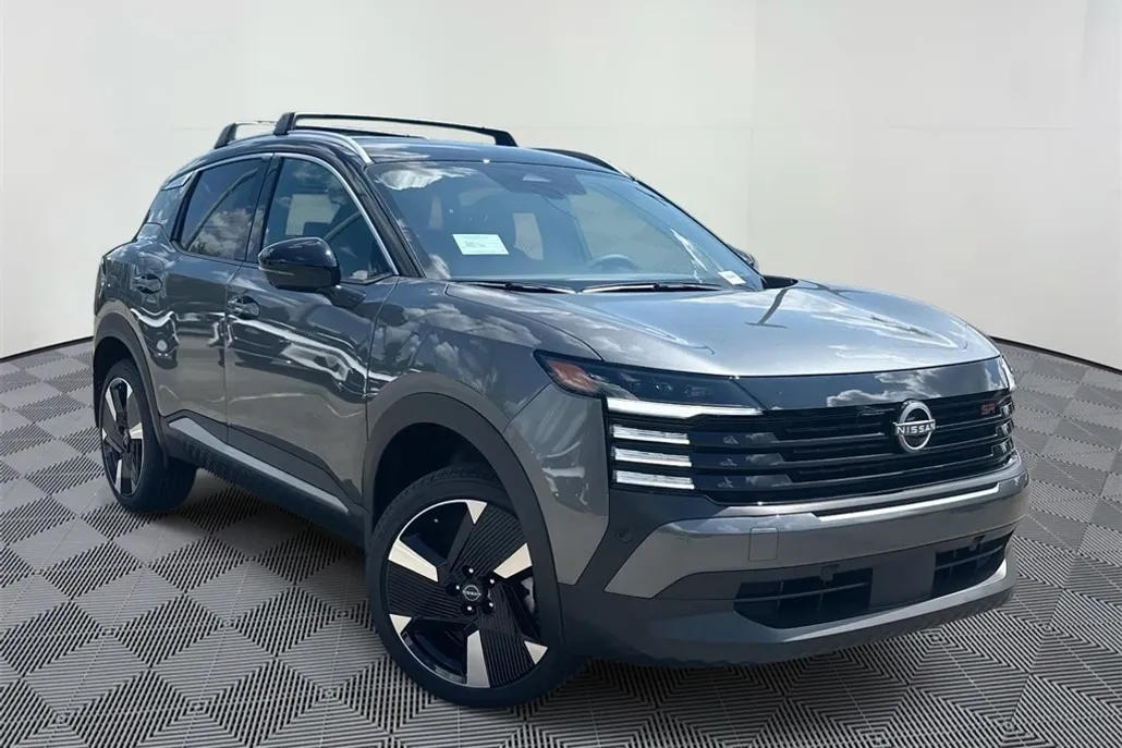2025 Nissan Kicks SR photo 1