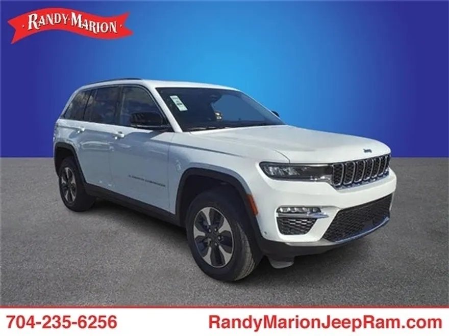 2022 Jeep Cherokee Base photo 1