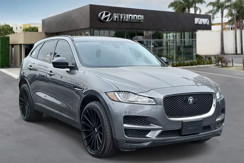 2019 Jaguar F-PACE Premium photo 1
