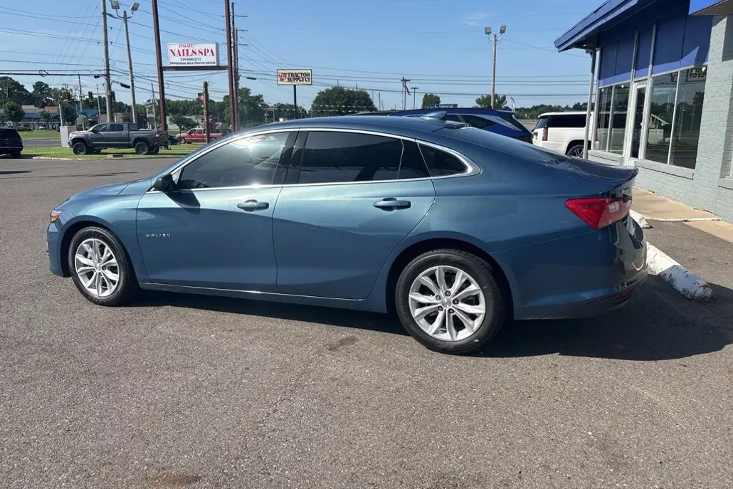 2024 Chevrolet Malibu 1LT photo 1