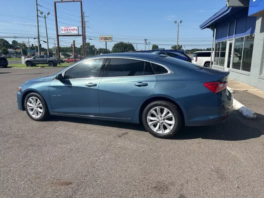 2024 Chevrolet Malibu 1LT photo 1