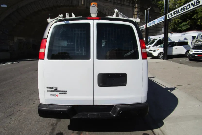 2011 Chevrolet Express Cargo Van 2500 photo 1