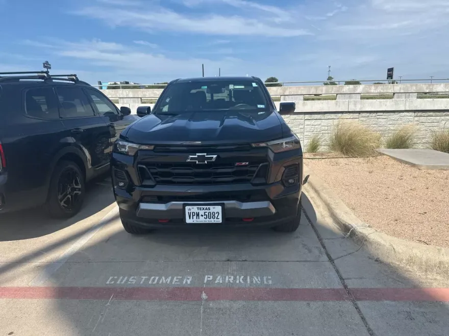 2024 Chevrolet Colorado Z71 photo 1