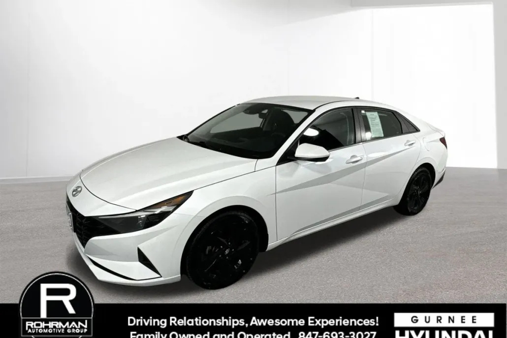 2022 Hyundai Elantra SEL photo 1