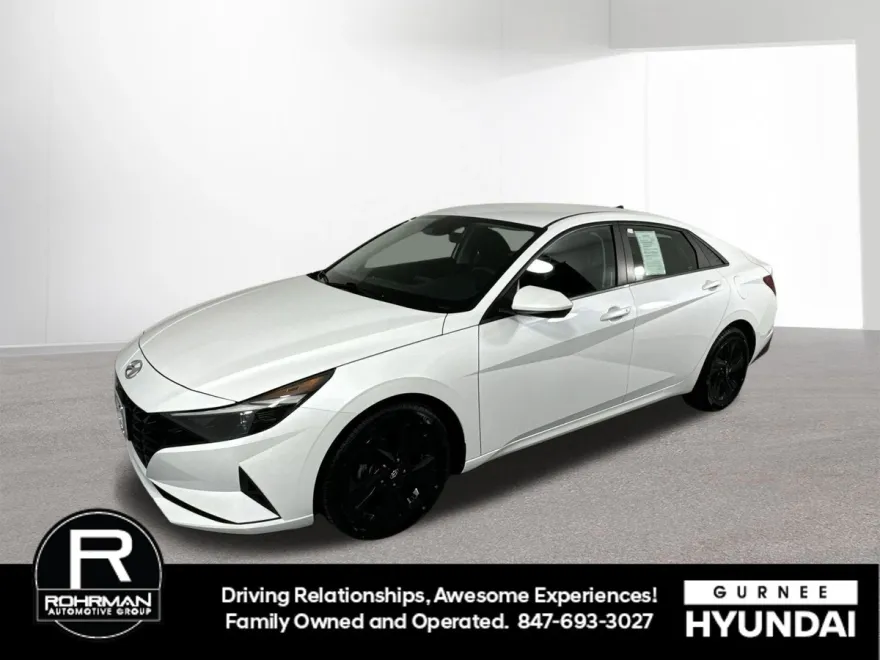 2022 Hyundai Elantra SEL photo 1