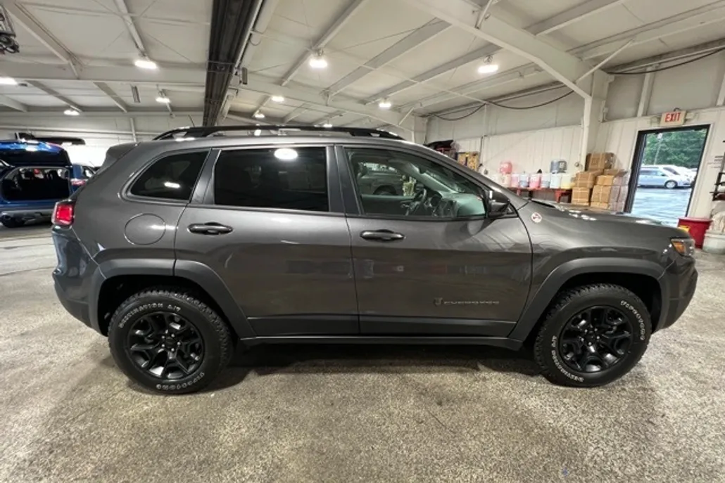 2022 Jeep Cherokee Trailhawk photo 1