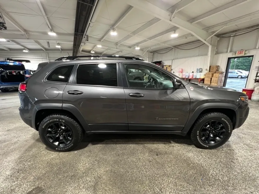 2022 Jeep Cherokee Trailhawk photo 1