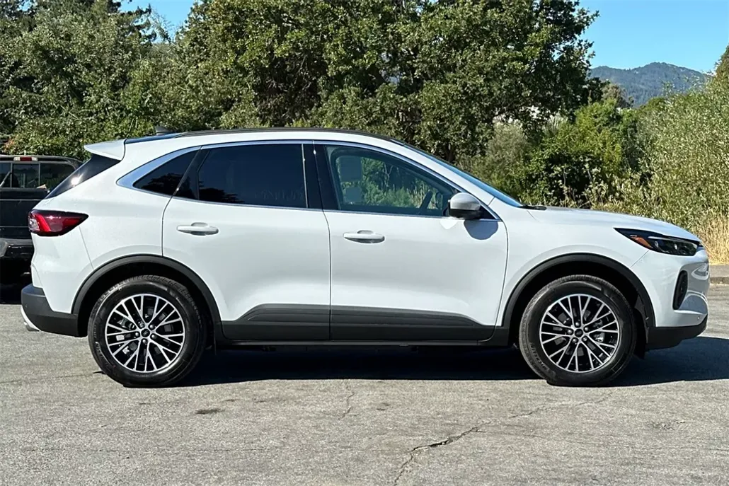 2025 Ford Escape Plug-In Hybrid photo 1