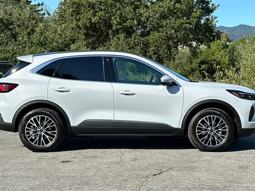 2025 Ford Escape Plug-In Hybrid photo 1