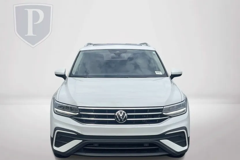 2023 Volkswagen Tiguan SE photo 1