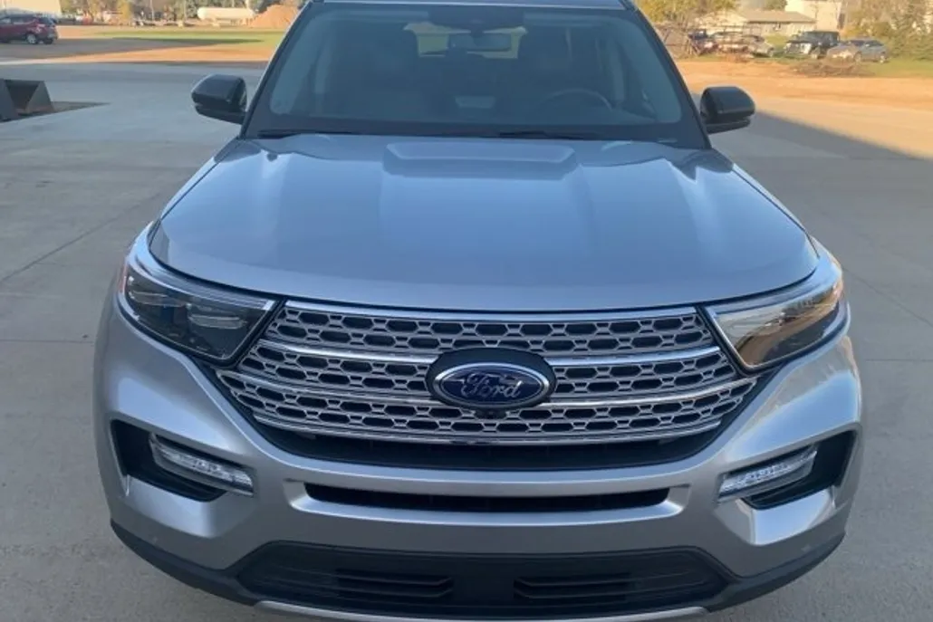 2023 Ford Explorer Limited photo 1