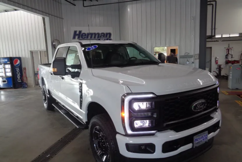 2025 Ford F-350 photo 1
