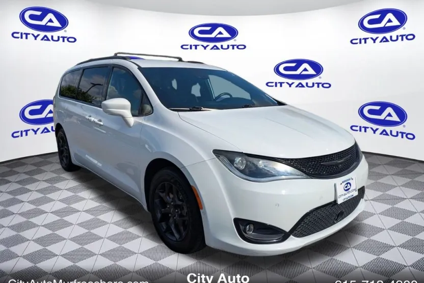 2019 Chrysler Pacifica Touring Plus photo 1