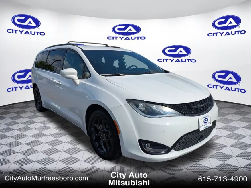 2019 Chrysler Pacifica Touring Plus photo 1